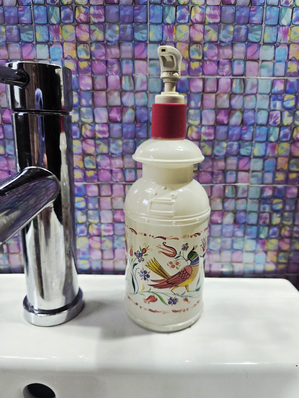 Avon 1978 Country Farmhouse Soap or Lotion Pump Dispenser with Birds Vintage